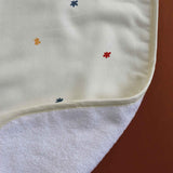 Bavoir d’épaule en coton biologique Colorful Stars