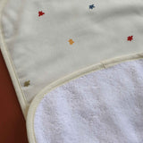 Bavoir d’épaule en coton biologique Colorful Stars