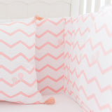 Resguardo de Cama Clássico em Algodão Orgânico Chevron Rosa
