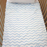 Conjunto de lençóis em Algodão Orgânico Chevron Azul (3 peças)